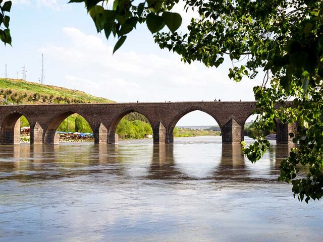 İzmir Afyonkarahisar Çıkışlı Otobüslü  Gap Turu 4 Gece Konaklamalı