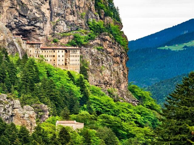 Adana Mersin Çıkışlı Uçaklı Batum ve Ayder Turu 3 Gece Batum Konaklamalı