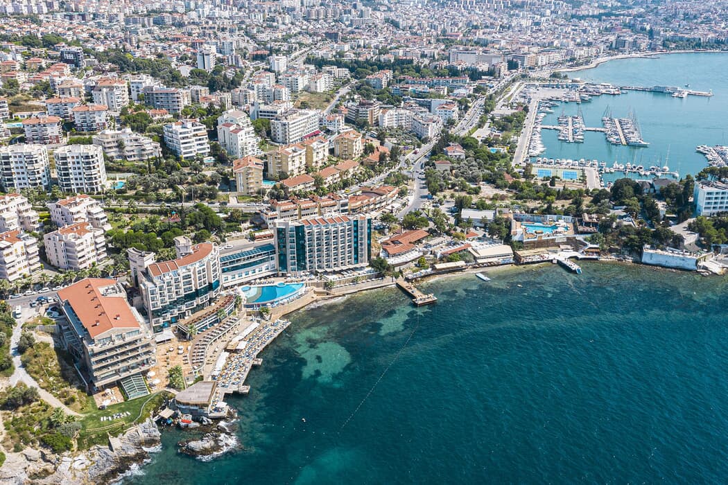 Charisma De Luxe Hotel