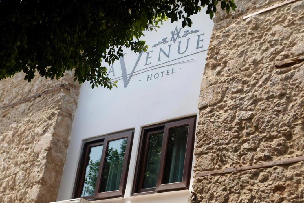 Avenue Hotel