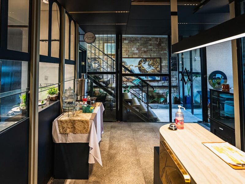 Avenue Hotel