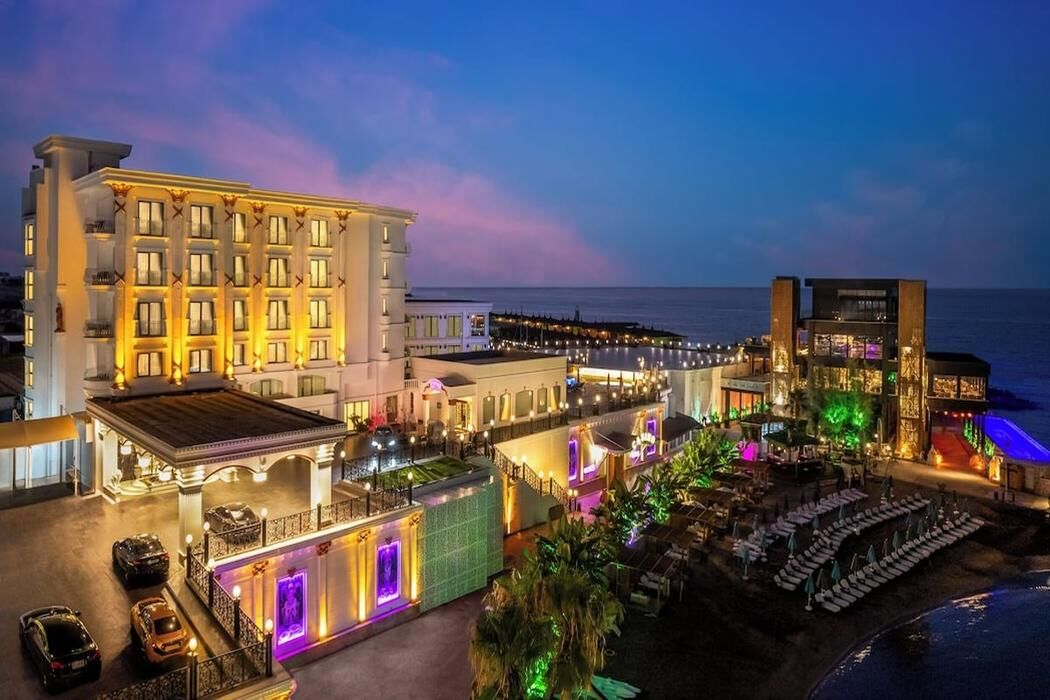 Les Ambassadeurs Hotel & Casino