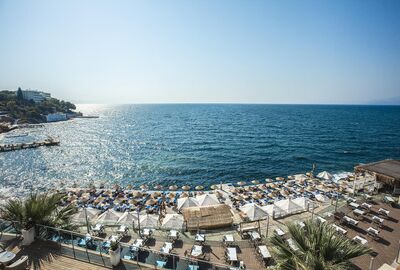 Charisma De Luxe Hotel