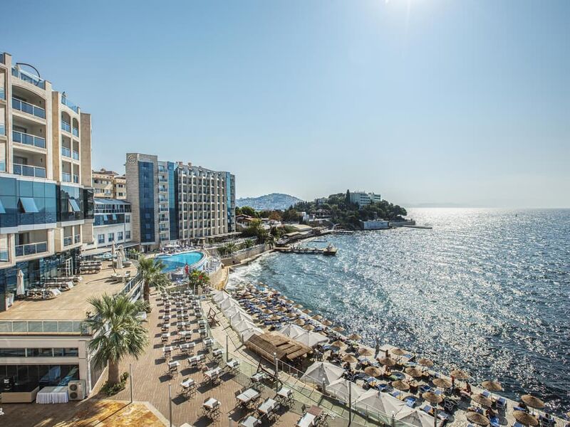 Charisma De Luxe Hotel