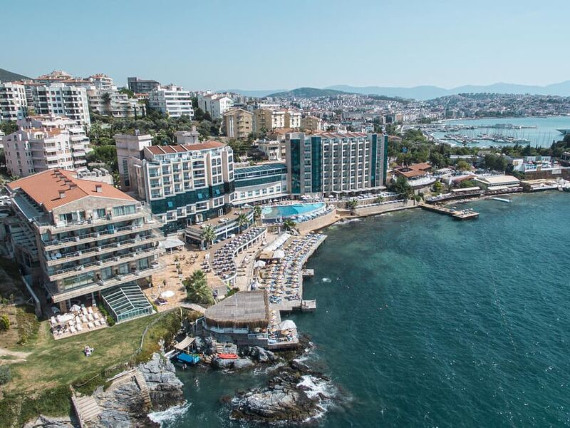 Charisma De Luxe Hotel