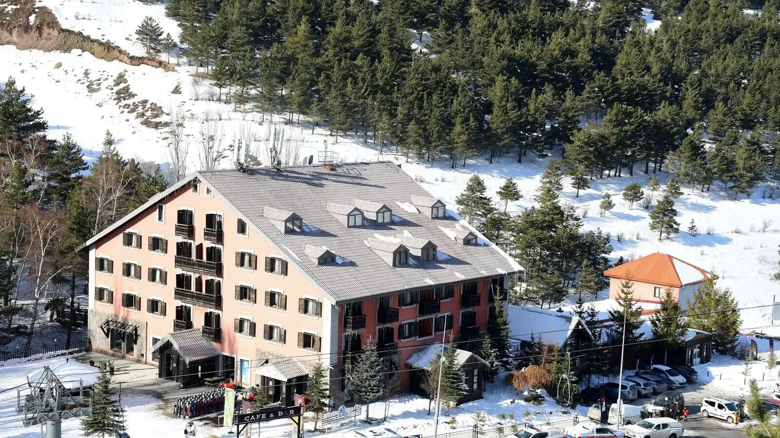 Dedeman Palandöken Ski Lodge