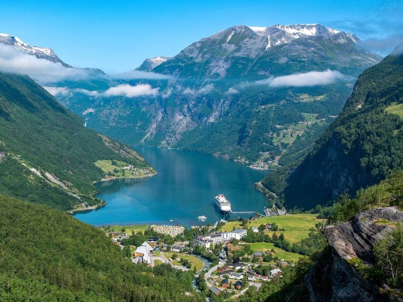 KUZEY KRALLIKLARI İSKANDİNAVYA ve FİYORT TURU A JET HAVAYOLLARI ile Tüm Şehir Turları Dahil!! (ARN-CPH)
