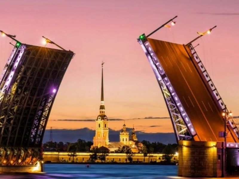 VİZE DAHİL BİR RUSYA MASALI TURU Moskova & St. Petersburg 