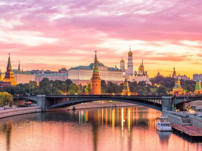 VİZE DAHİL BİR RUSYA MASALI TURU Moskova & St. Petersburg 