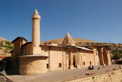 Uçaklı Diyarbakır Bitlis Van Kars Erzurum Turu / 4 Gece Otel Konaklamalı / Ankara Çıkışlı