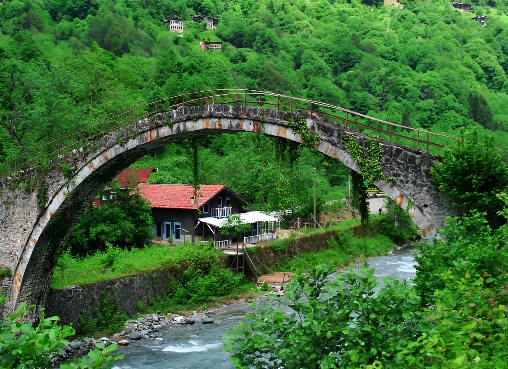 İkonik Kafkaslardan Karadeniz’e Turu | 4 Gece Konaklamalı Uçaklı İstanbul Çıkışlı Ramazan Bayramı Özel